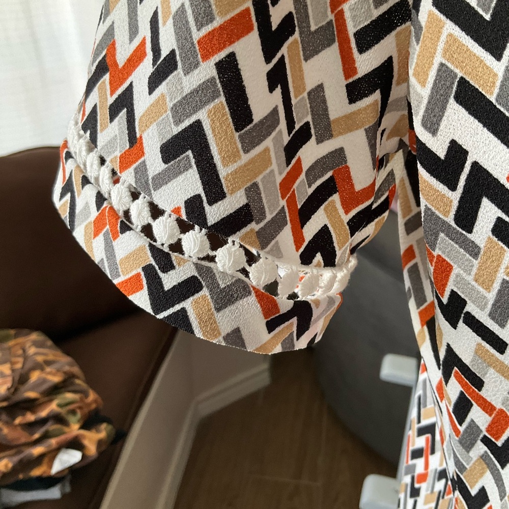 Fifty Street Geometric Pattern Top - Picture 5 of 6